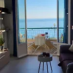 Promenade Des *
